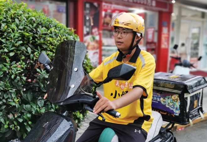 机支架交警：不是为难大家是为了安全米乐m6登录入口电动车不允许安装手(图4)